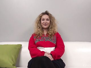 На кастинге чешская девушка в позе раком ловит кайф от твердого члена агента